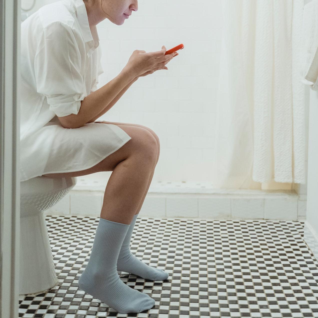 Kirvely virtsatessa on yksi virtsatietulehduksen yleisimmistä oireista.